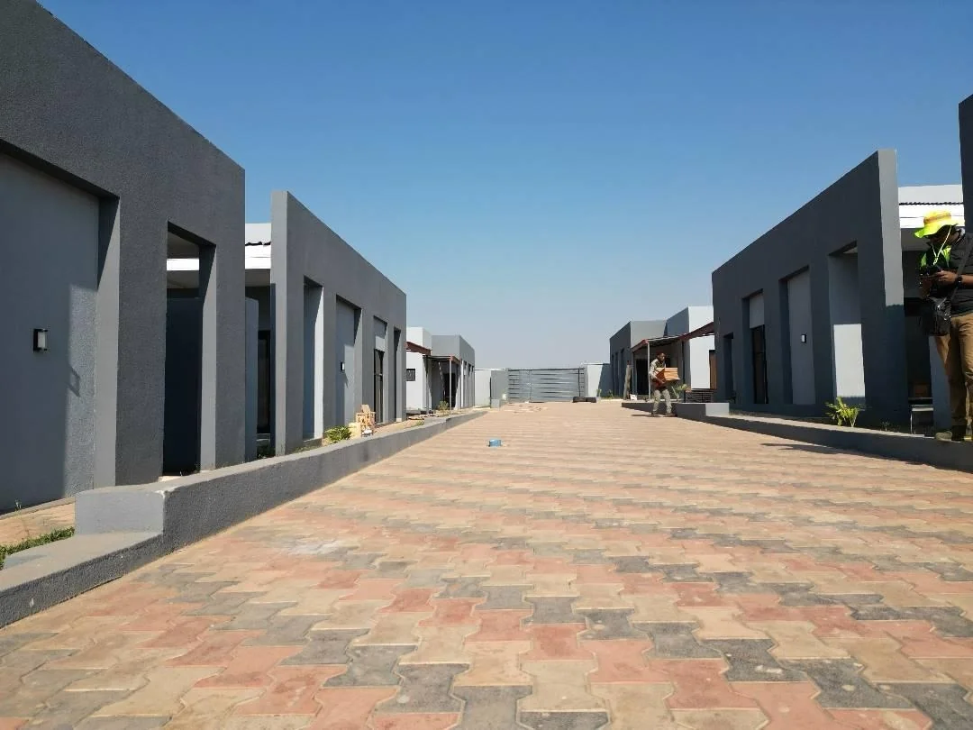 Voie d’accès et façades des logements